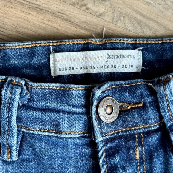 ASOS Stradivarius Regular High Waist Distressed Medium Wash Skinny Jeans Size 6 - Picture 5 of 12